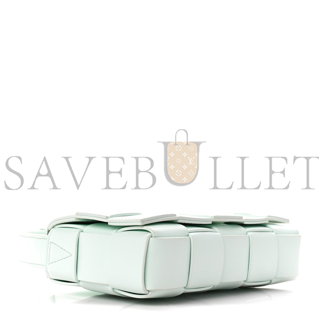 bo*te*ga Ve*ne*ta lambskin maxi intrecciato cassette crossbody bag glacier  (19*12*4cm)