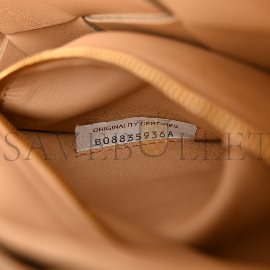 bo*te*ga Ve*ne*ta lambskin maxi intrecciato cassette crossbody bag porridge  (23*15*5.5cm)